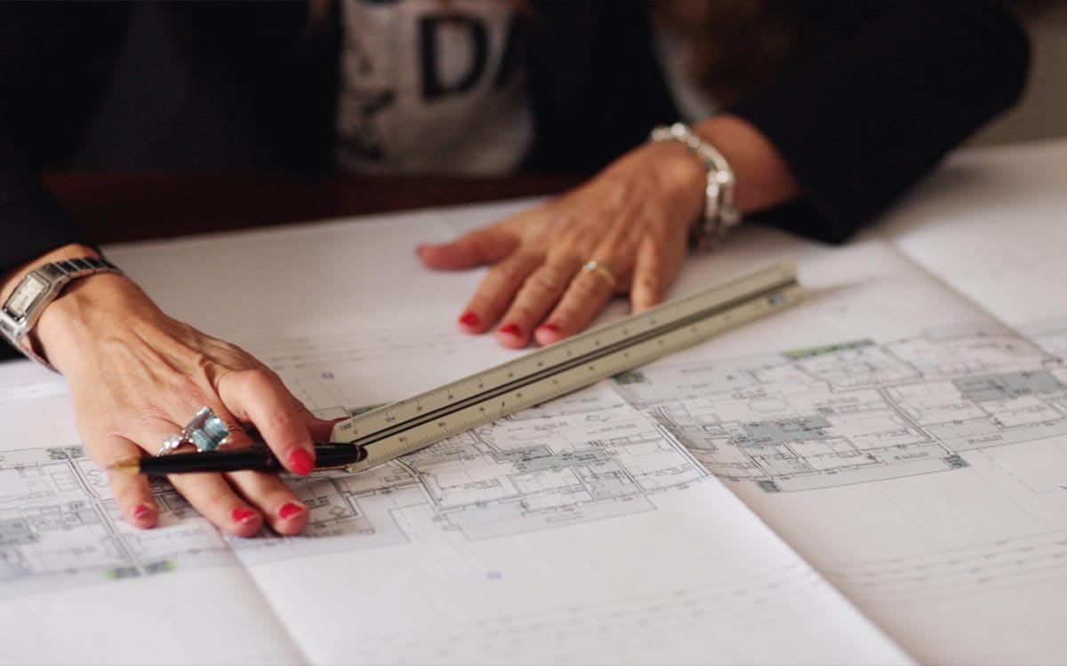 <p><i>Living Immobiliare</i> presenta al suo interno anche un organizzato studio tecnico, per un servizio completo e, soprattutto, comodo per il cliente.</p>
 - 4