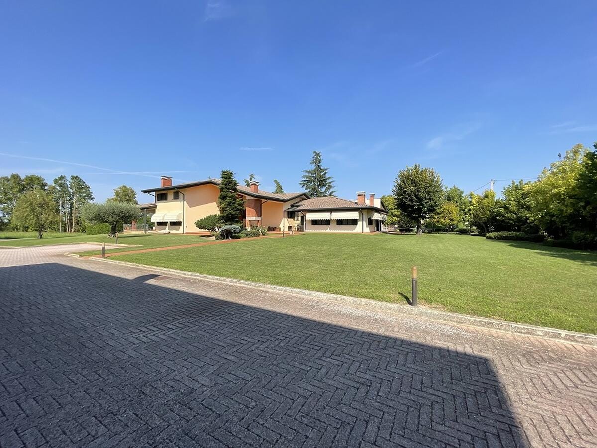 Villa bifamiliare Residenziali in vendita - 2