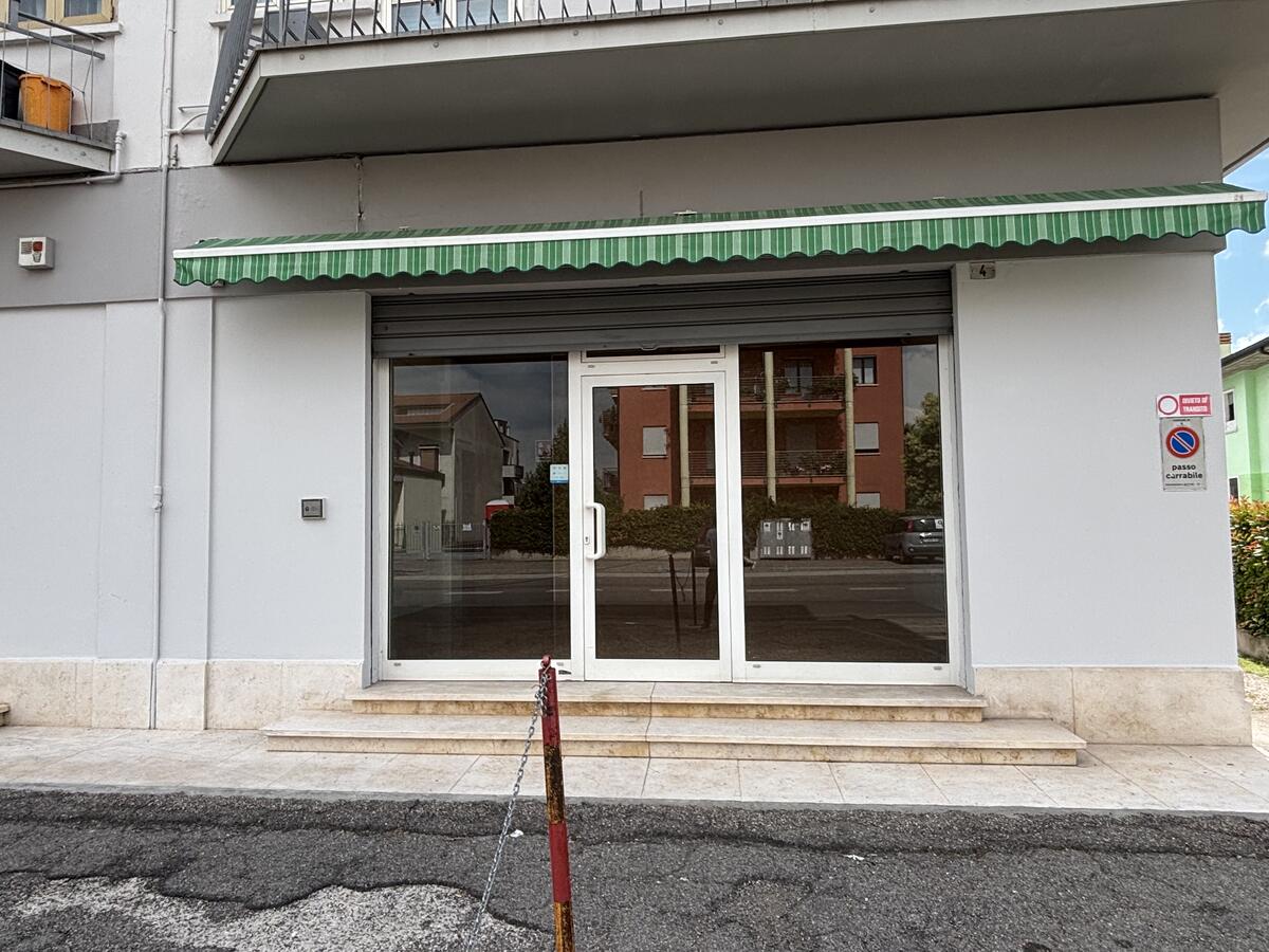 Negozio Commerciali In affitto - 2