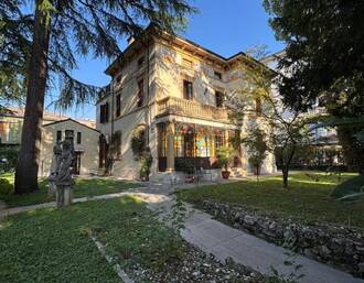 Villa d'epoca  in  Vendita