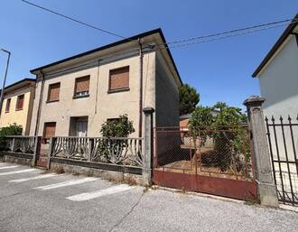 Agenzia immobiliare Living - Verona e Provincia - Casa indipendente Residenziali in vendita